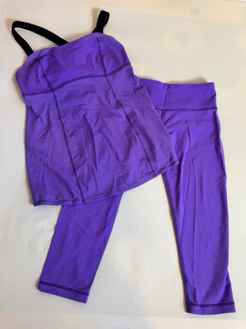 Lululemon Catch Me Tank and capri leggings set Sz 6 Power Purple